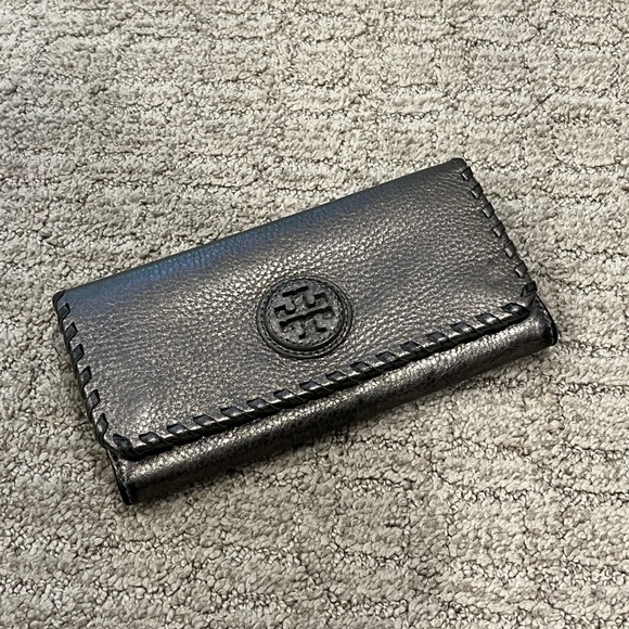 Tory Burch Handbags - Tory Burch Eleanor Envelope Wallet